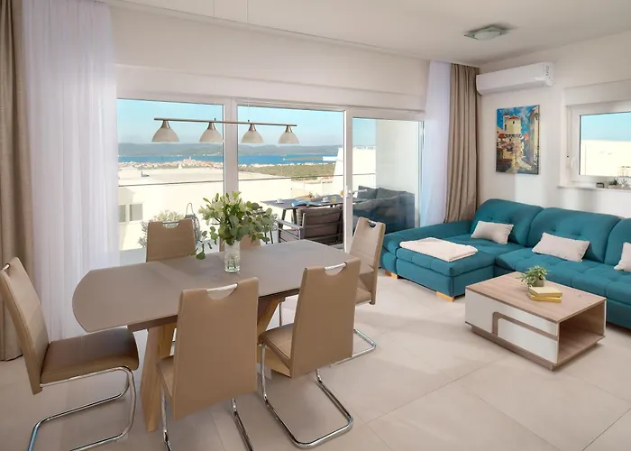 Hillside Panorama View * Муртер