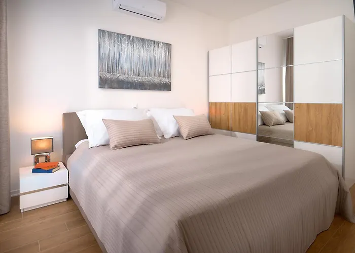 Hillside Panorama View * Муртер